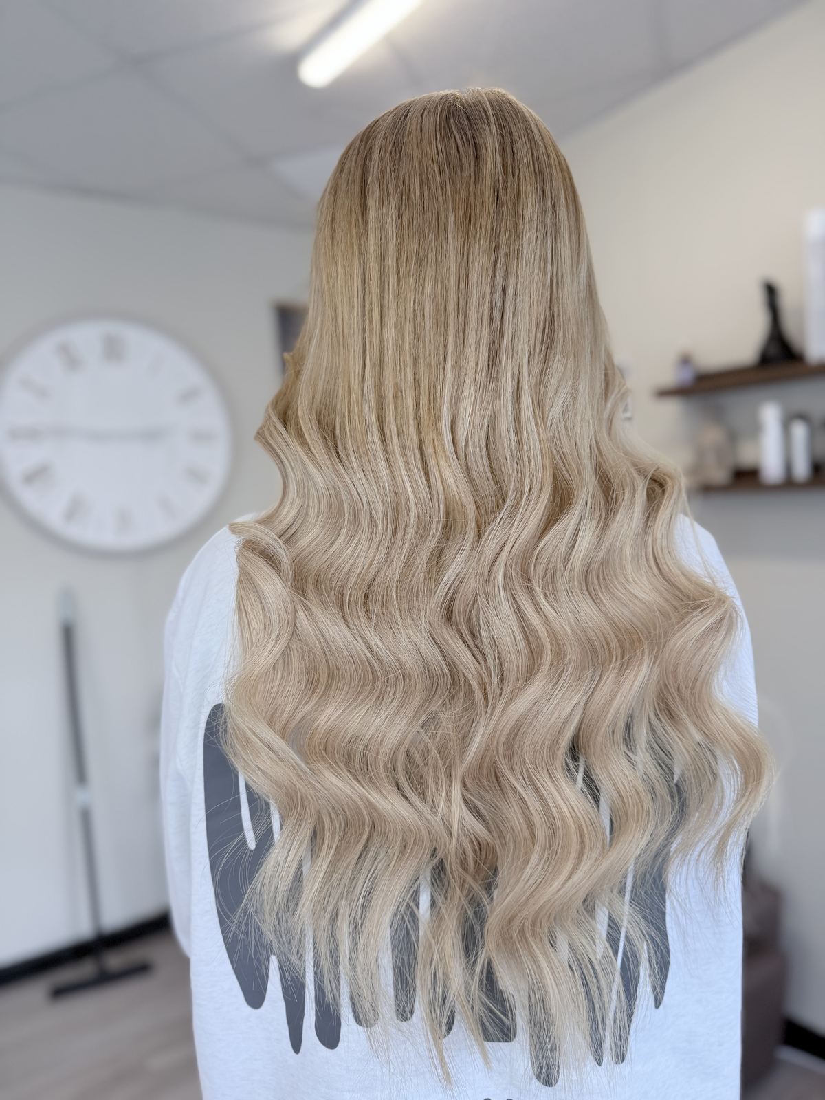 Long bright blonde waves